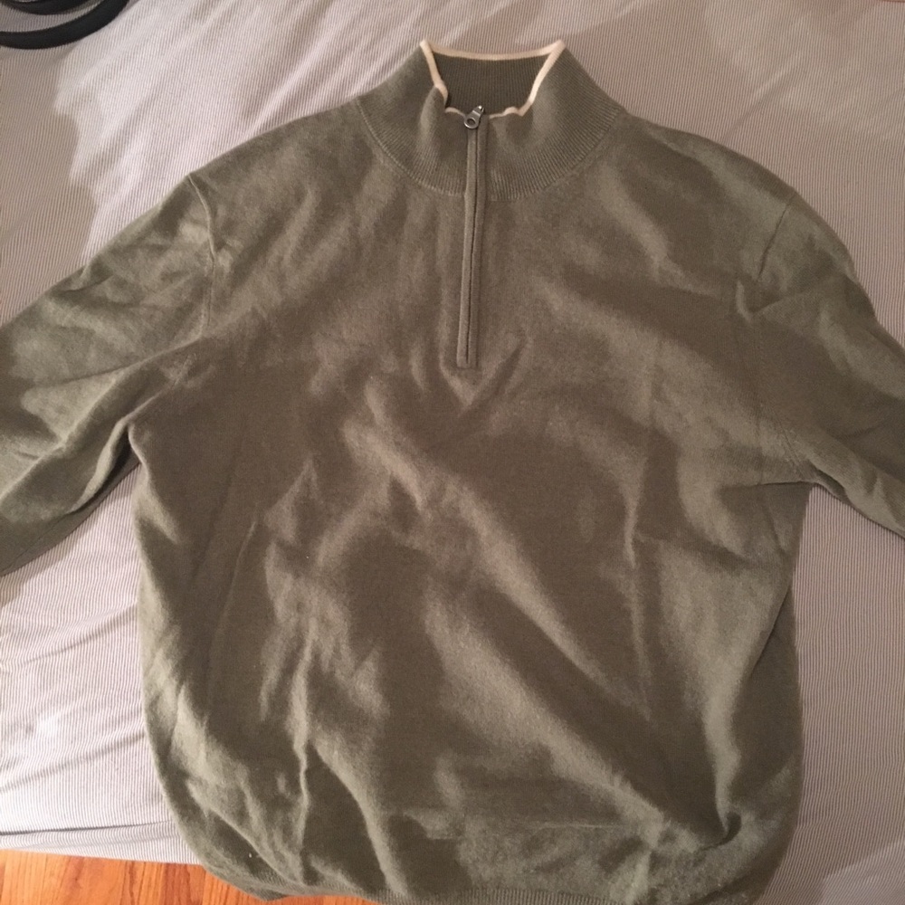 Neiman Marcus cashmere half zip light green